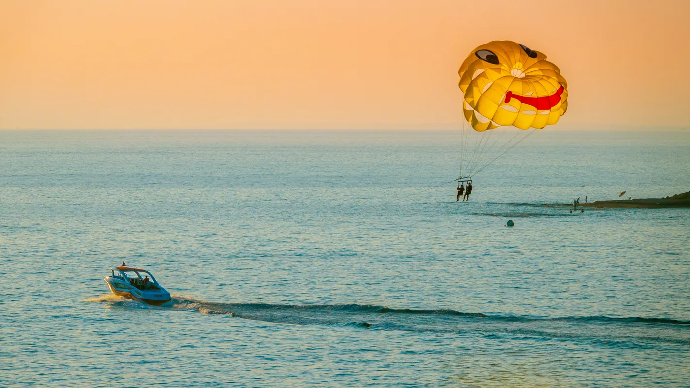EXCURSIE - PARASAILING - CHERSONISSOS - SUMMER BASH - JONGERENREIZEN