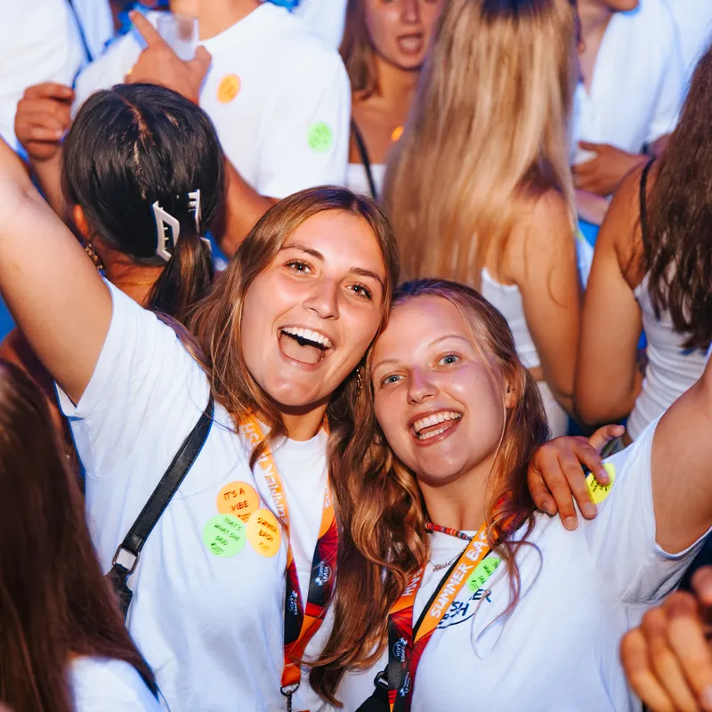 uitgaan - party nights - clubkaart - summer bash - jongerenreizen