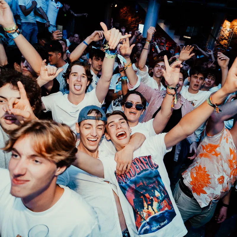 Vacanze per giovani - vacanze estive - viaggio per giovani - vacanze di festa - feste