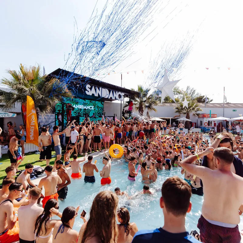 calella-spanje-poolparty-sanddance-uitstap-activiteit