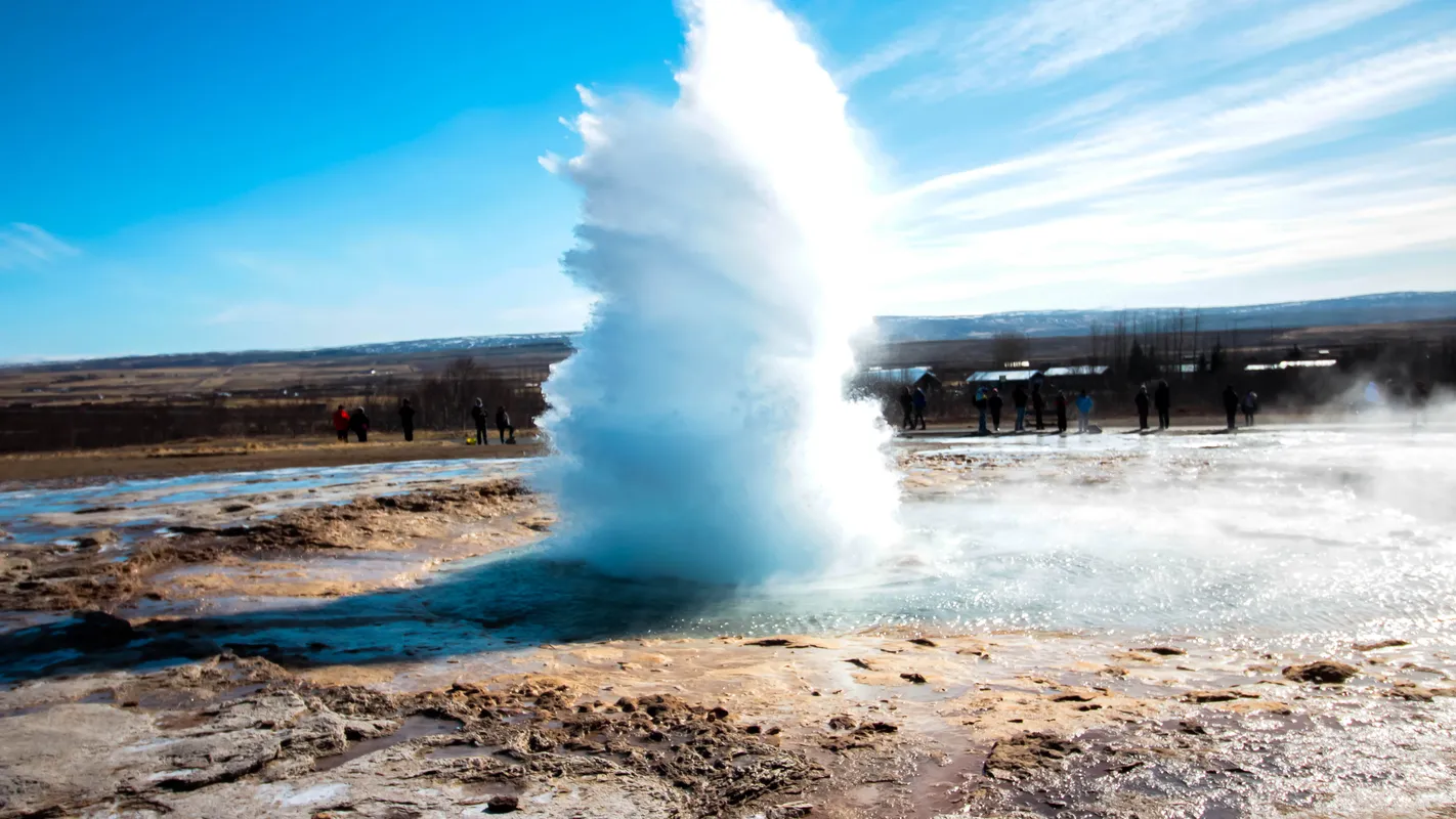 GEYSIR - IJSLAND - RONDREIS - SUMMERBASH - JONGERENREIZEN