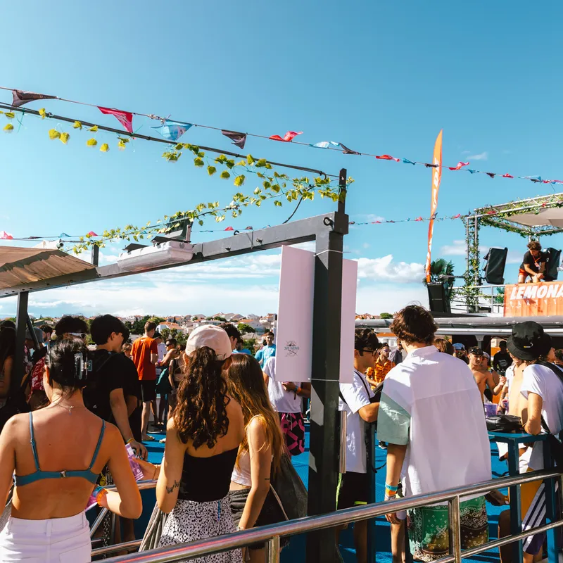 partyboat-novalja-kroatie-uitstap-activiteit-uitgaan