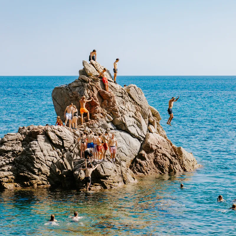 excursie - summer bash - lloret de mar - cliffjump - jongeren - reis