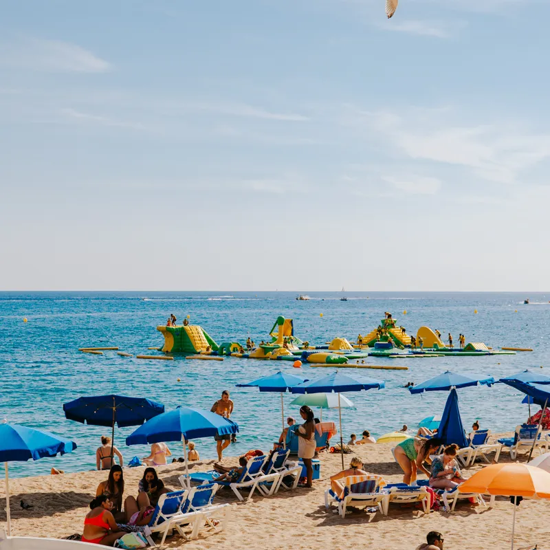 inflatable waterpark - summer bash - jongerenreizen - lloret de mar