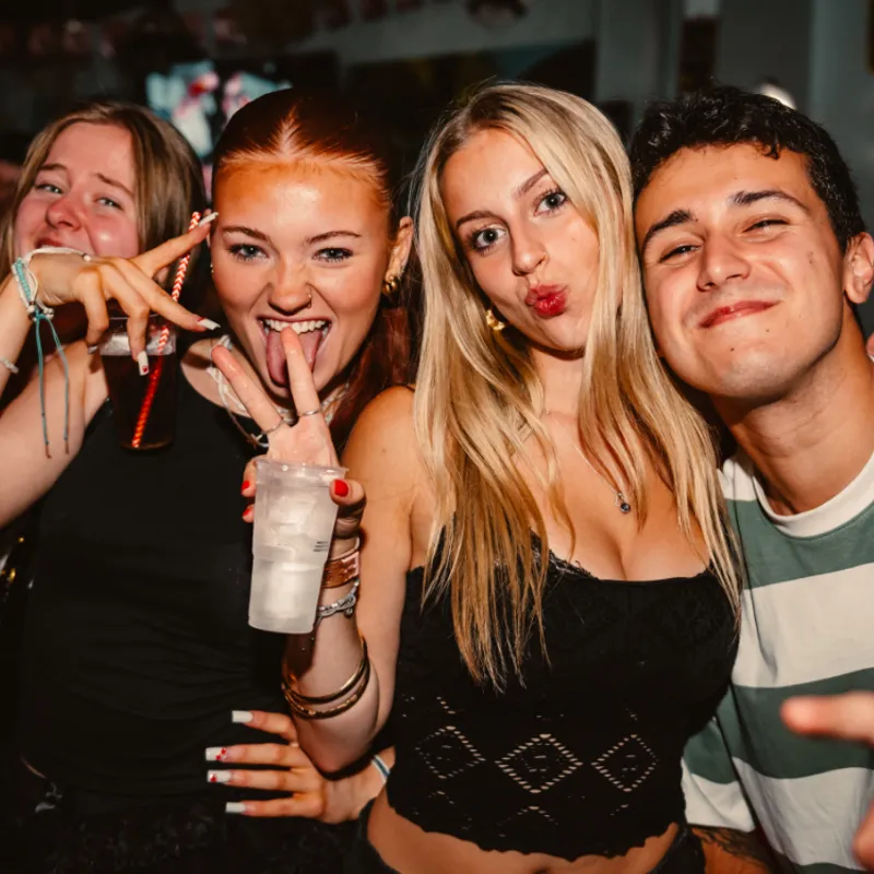 Uitgaan - Feesten - Albufeira - Examenreis - Summer Bash Jongerenreizen
