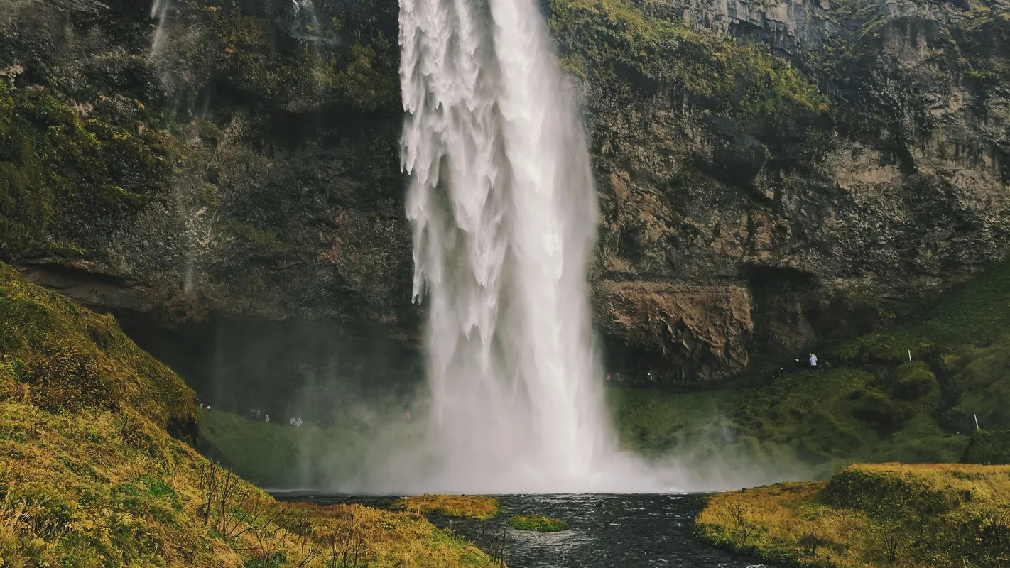 SELJALAND WATERFALL - IJSLAND - EXPLORE - RONDREIS - SUMMERBASH - JONGERENREIZEN