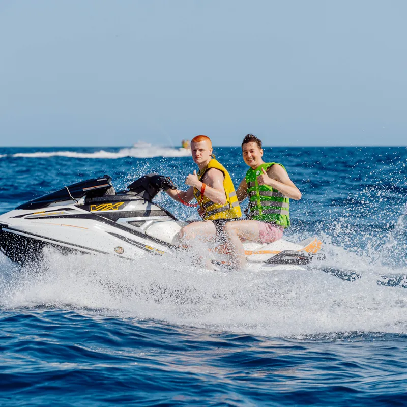 calella-activiteit-jetski-spanje-uitstap-kamp