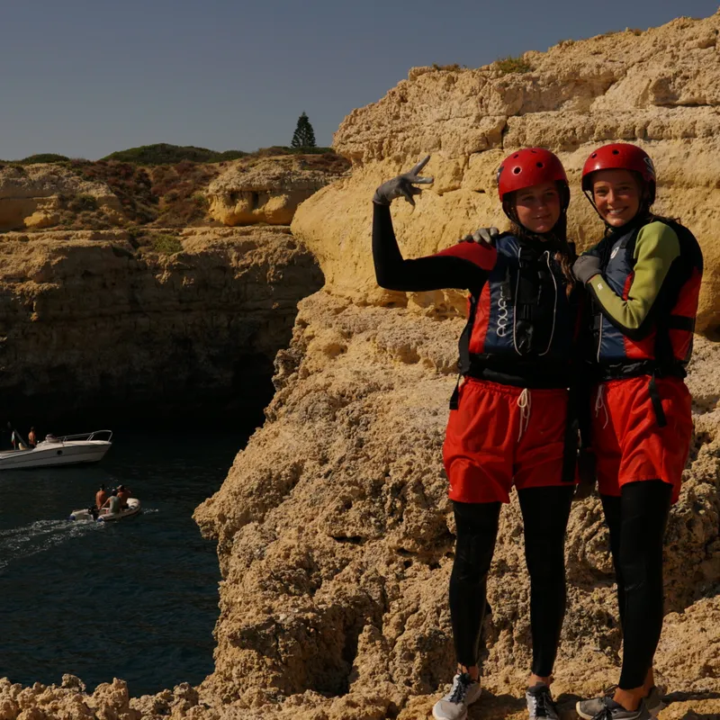 excursie-cliffjump-albufeira-jeugd-reis