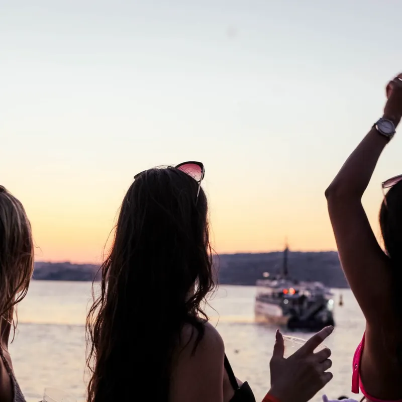 all inclusive sunset cruise - lloret de mar - calella - malgrat de mar - summer bash - jongerenreis