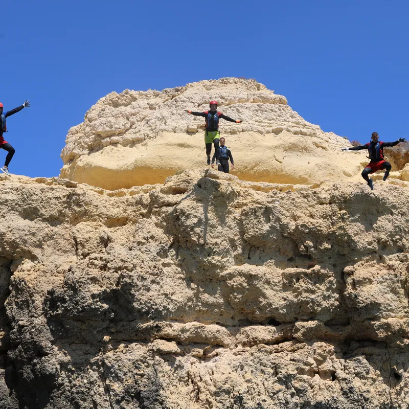 excursie-cliffjump-albufeira-jongeren-vakantie