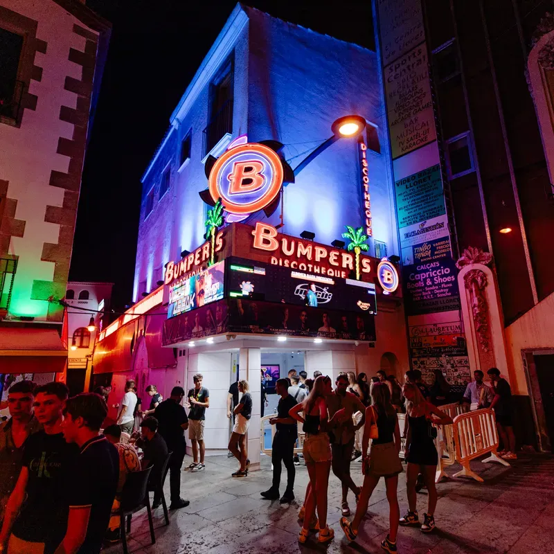 Bumpers - Uitgaan - Lloret de Mar - Examenreis - Summer Bash Jongerenreizen