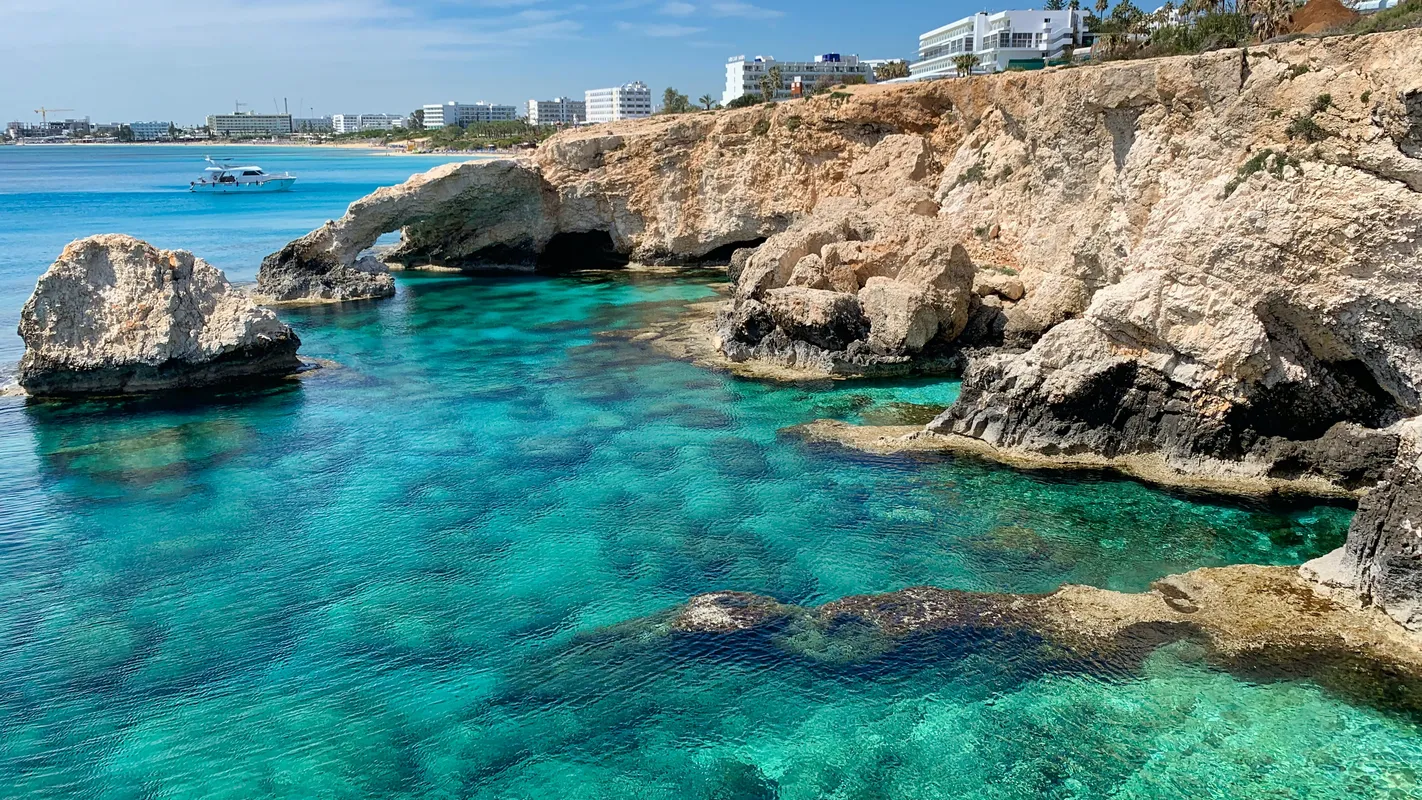 must see - travelblog - cyprus - ayia napa -  jeugd - trip