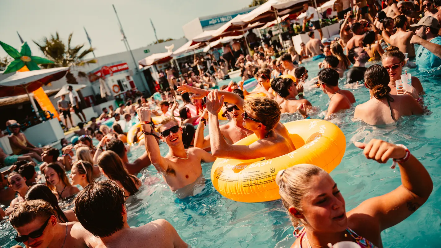 sanddance poolparty - lloret de mar - calella - malgrat de mar - summer bash - jongerenvakantie