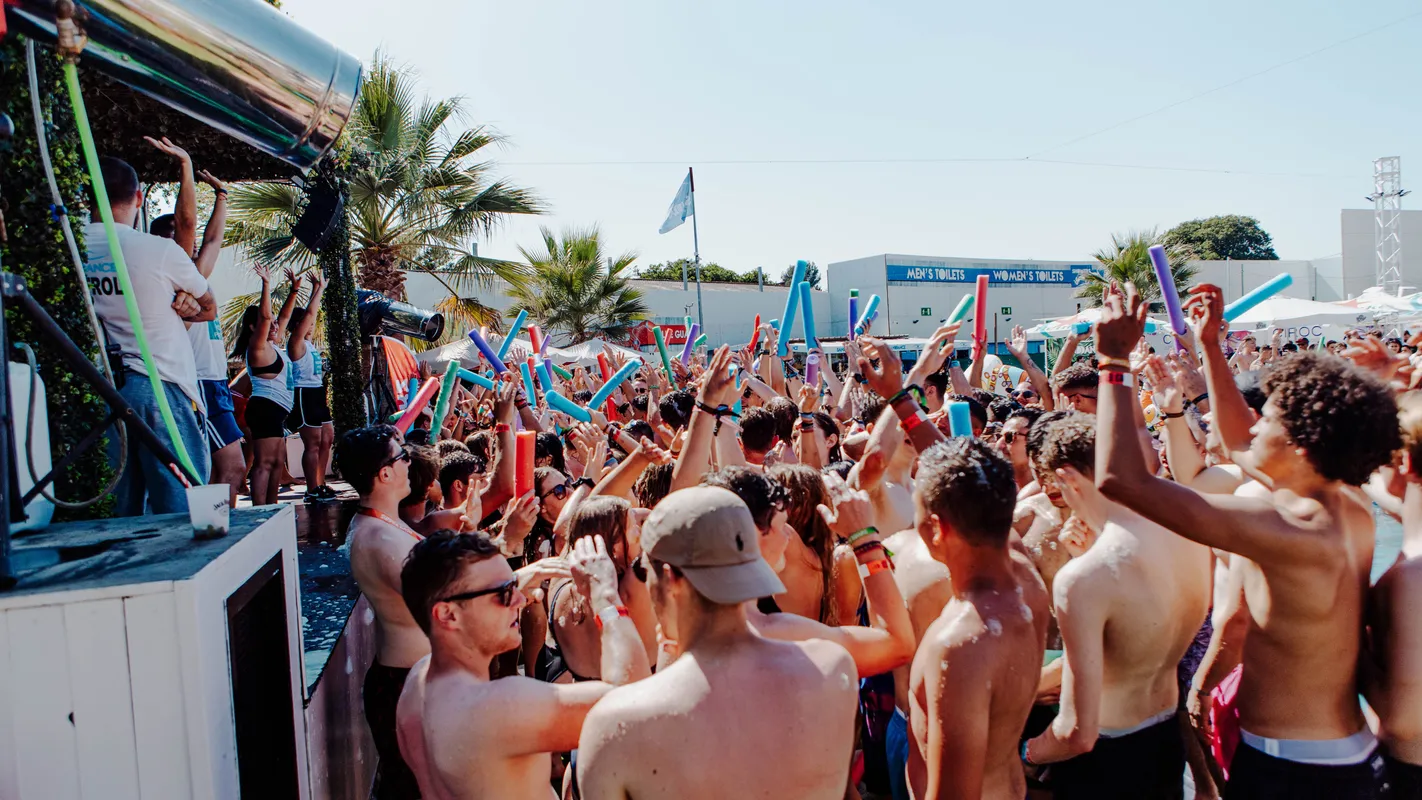 EXCURSIE - EVENT - PAKKET - PARTY & CHILL LIKE A LEGEND PACKAGE - CALELLA - COSTA BRAVA - SUMMER BASH JONGERENREIZEN - JONGEREN VAKANTIE