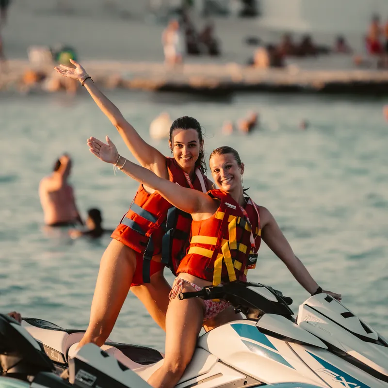calella-jetski-activiteit-spanje-uitstap-kamp