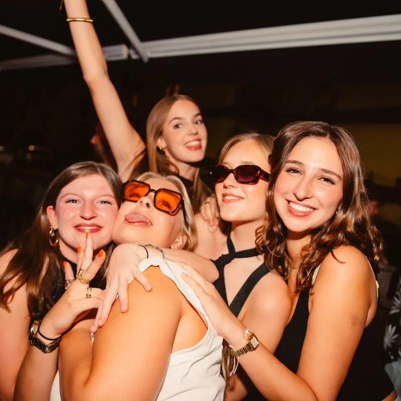 Uitgaan - Feesten - Albufeira - Examenreis - Summer Bash Jongerenreizen