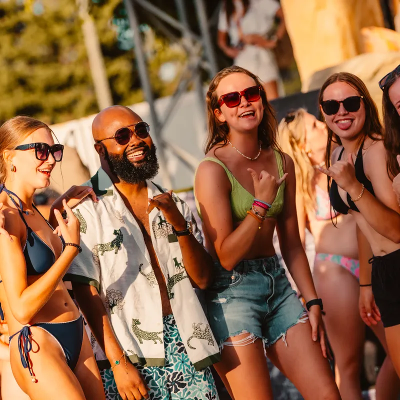 adobe poolparty - laganas - zakynthos - summer bash - jongerenvakanties