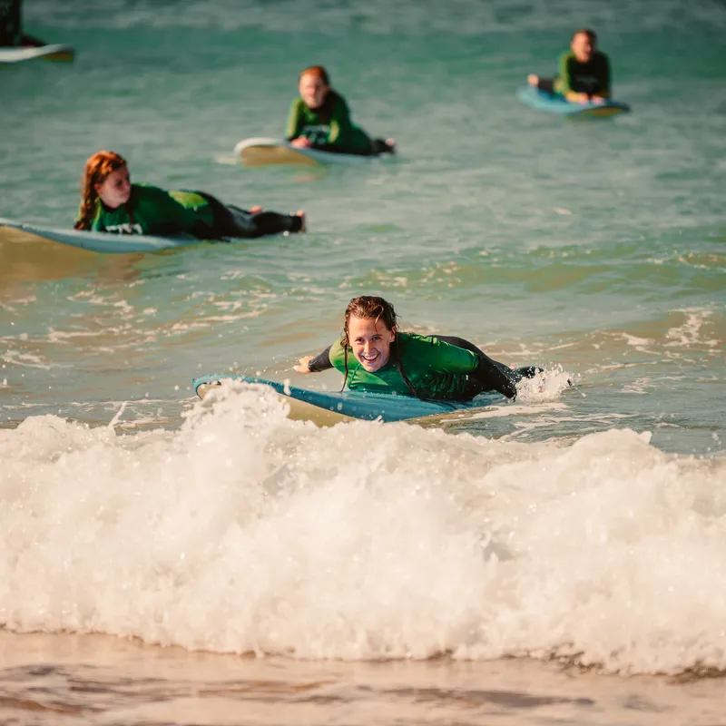 albufeira-surfen-activiteit-uitstap-algarve-portugal