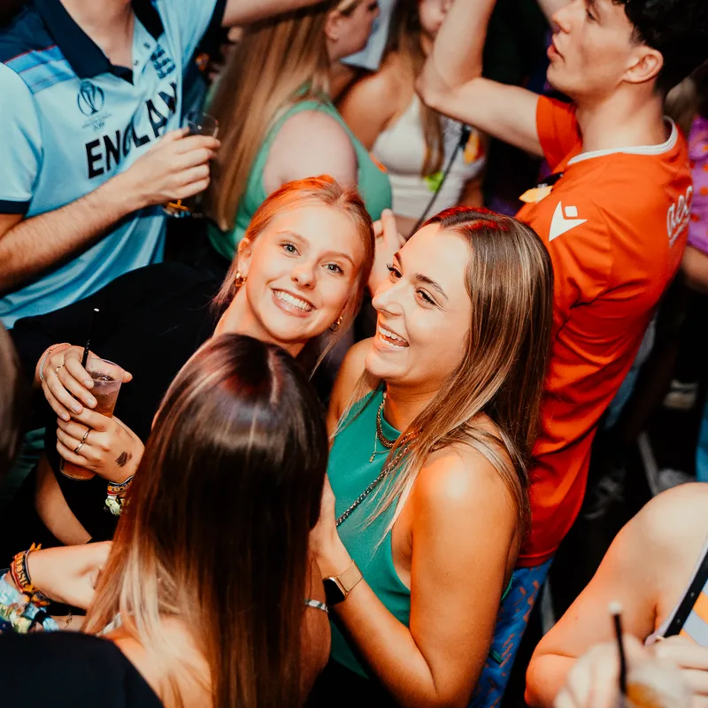 excursie - kroegentocht - bar crawl - el arenal - mallorca - summer bash - jongerenreizen