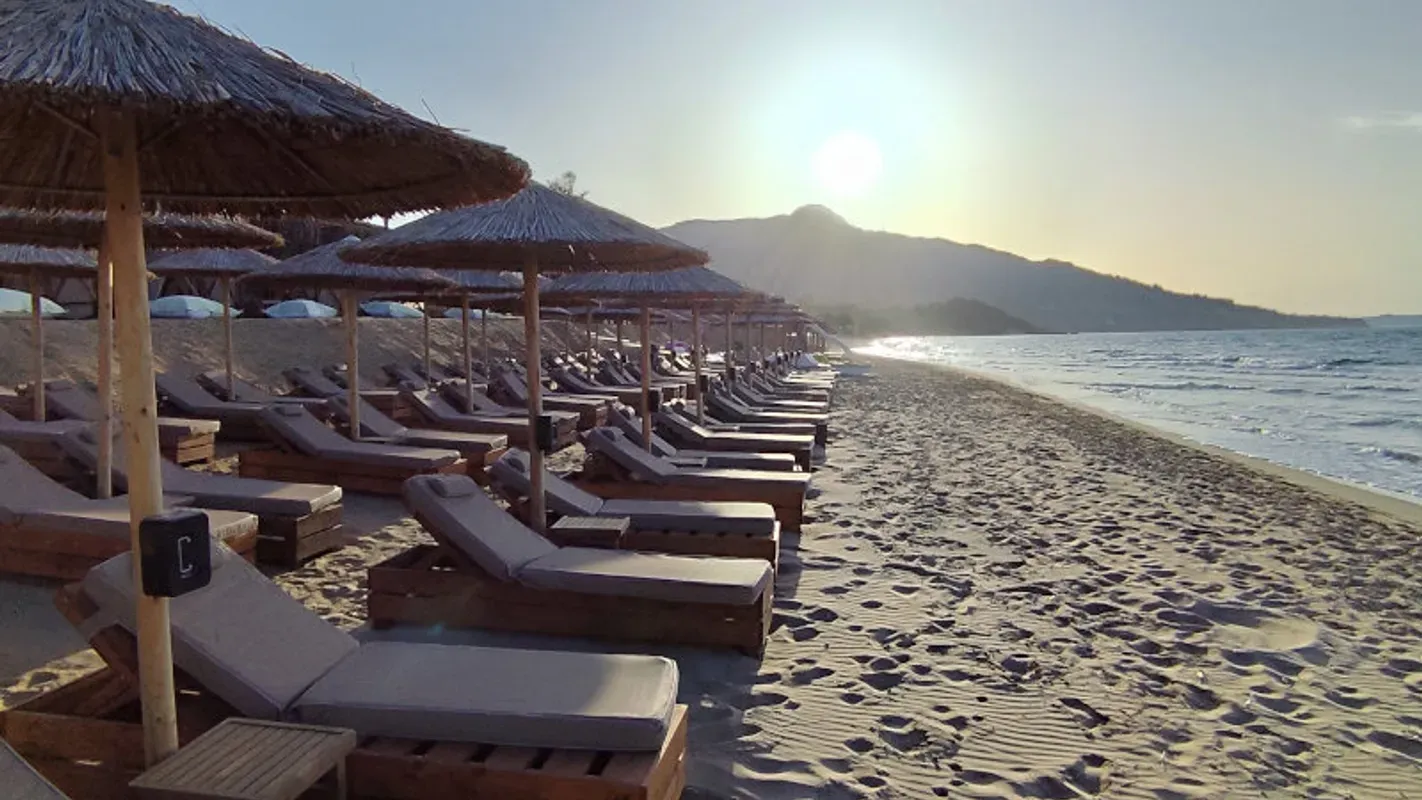 BEACH DAY - BANANA BEACH