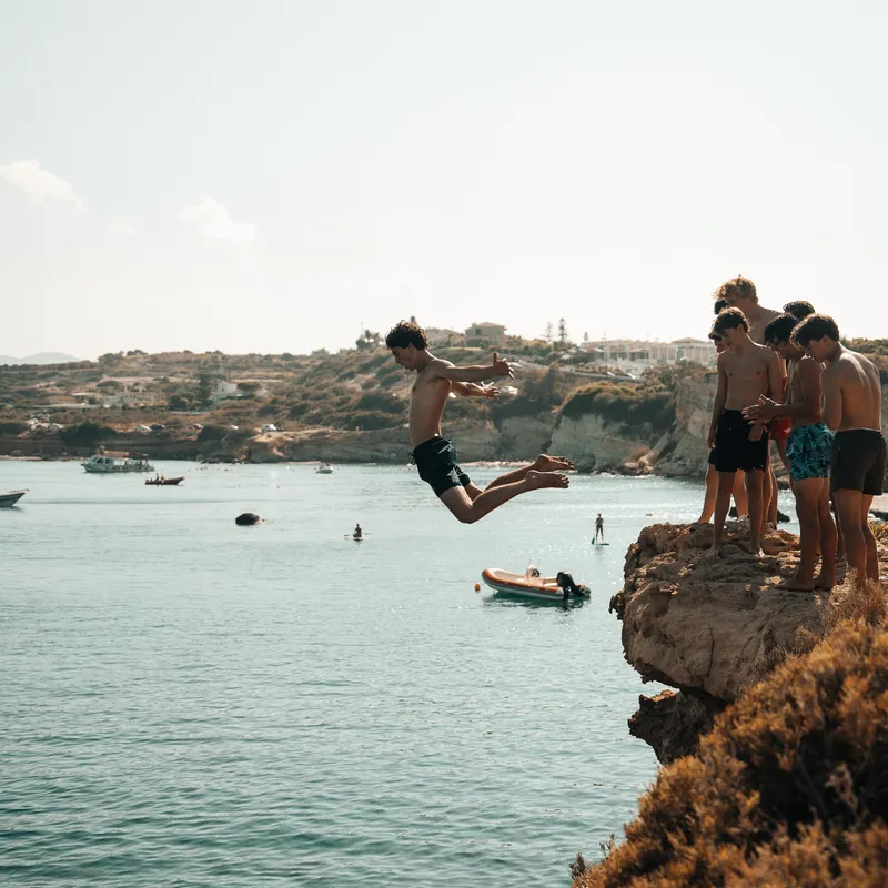 chersonissos-cliffjumpen-griekenland-uitstap-activiteit