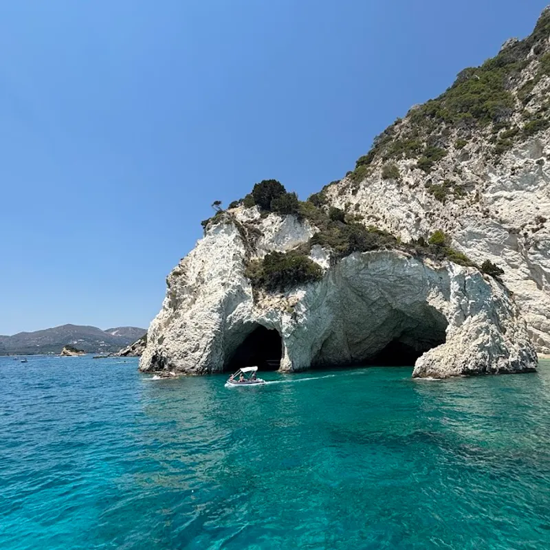 Marathonissi and keri Caves - Zakynthos - Jongereizen - Laganas - excursie