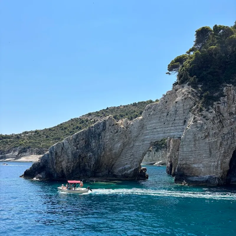 Marathonissi and keri Caves - Zakynthos - Jongereizen - Laganas - excursie