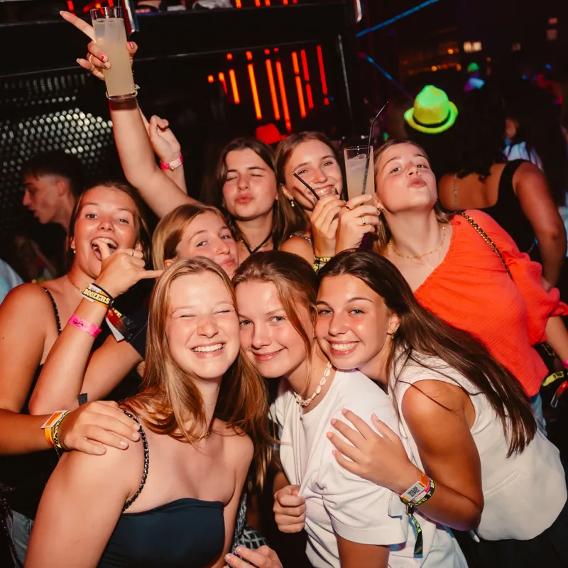 lloret by night - lloret de mar - calella - malgrat de mar - summer bash - jongerenreis