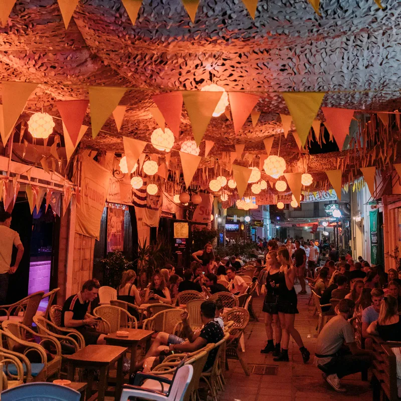 uitgaan - party nights - clubkaart - summer bash - jongerenreizen