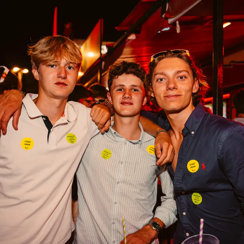 bar crawl - kroegentocht - kos - summer bash - jongerenreizen