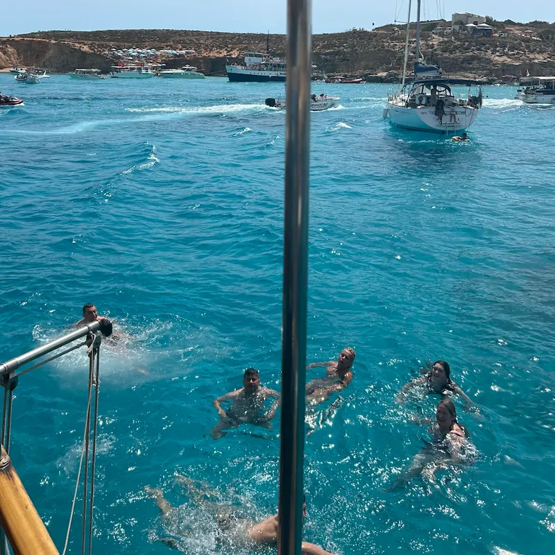 malta-stjulian-relaxcatamaran-threeislandtour-activiteit-uitstap