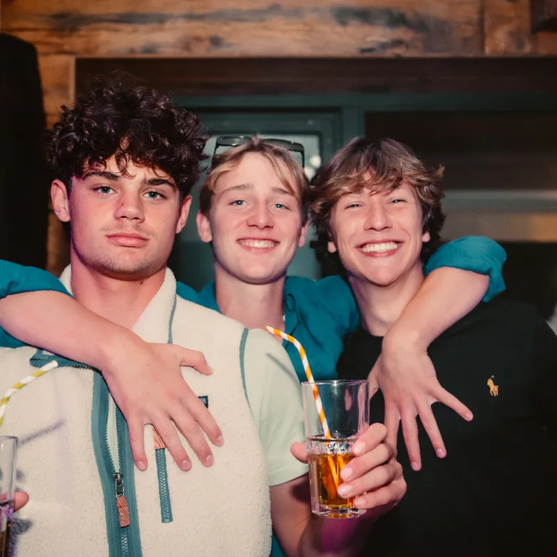 uitgaan - party nights - clubkaart - summer bash - jongerenreizen