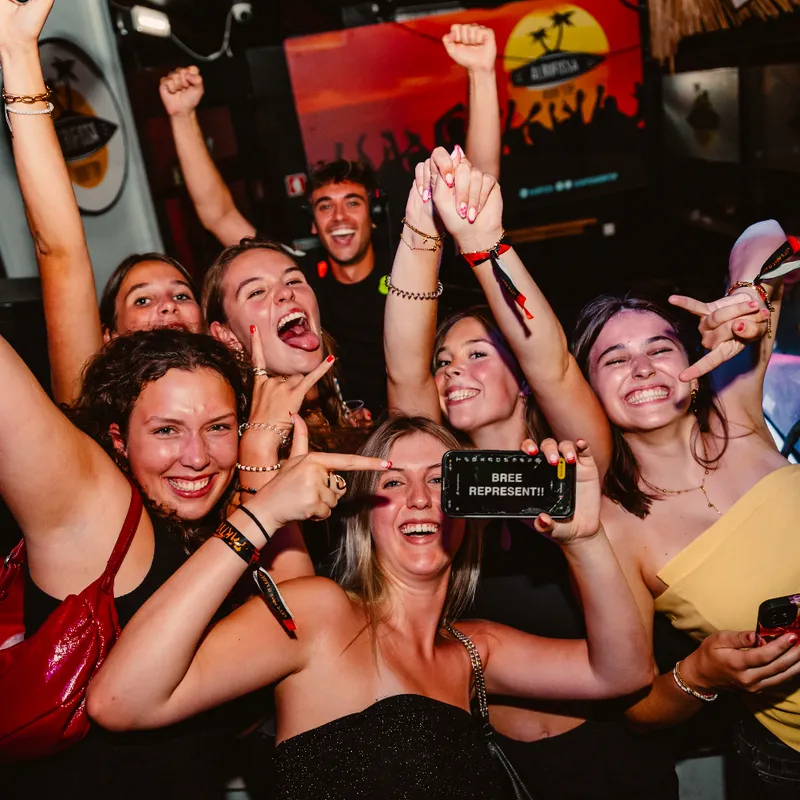 uitgaan - party nights - clubkaart - summer bash - jongerenreizen