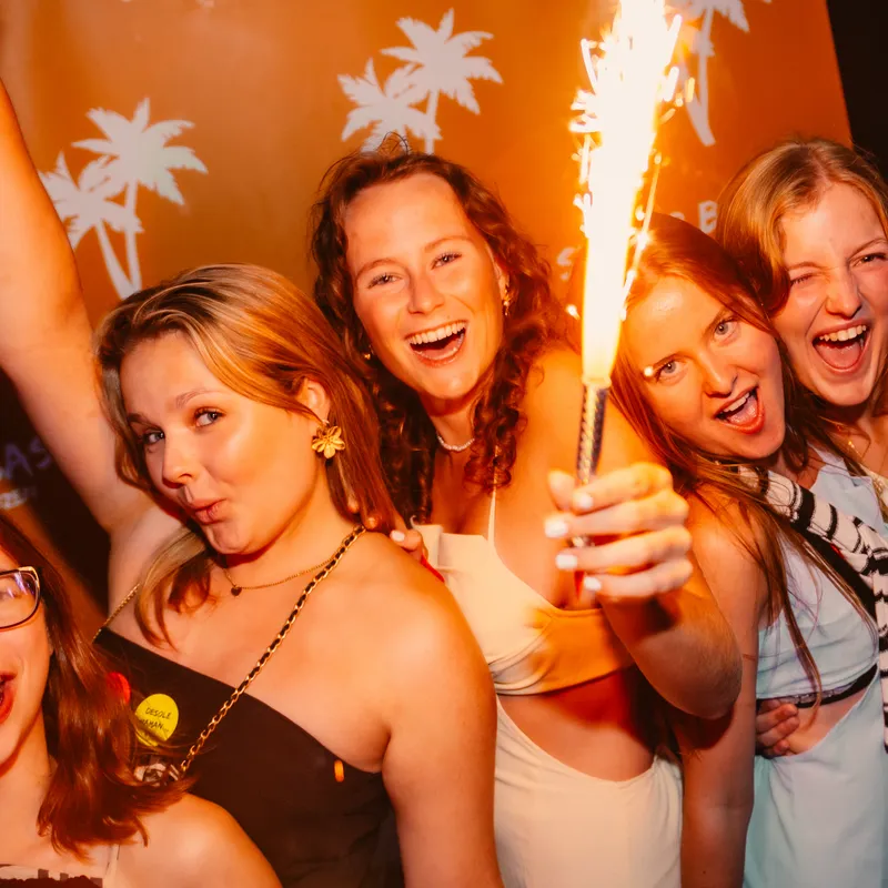 summer bash - albufeira - uitgaan - feestvakantie