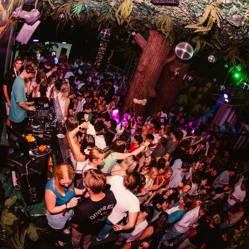 summer bash - albufeira - uitgaan - feestvakantie