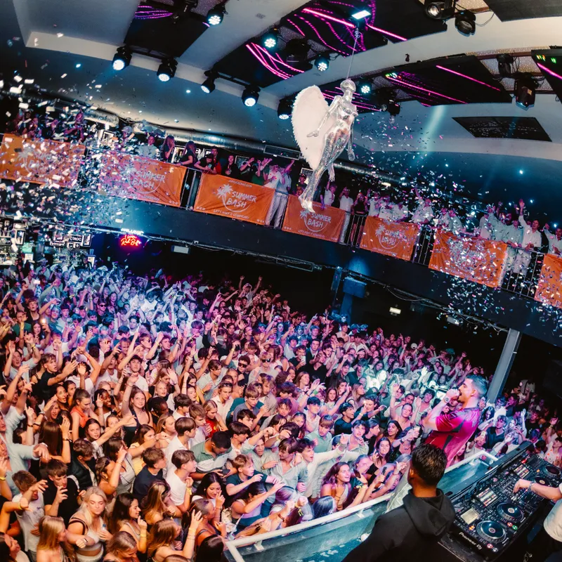 summer bash - albufeira - uitgaan - feestvakantie