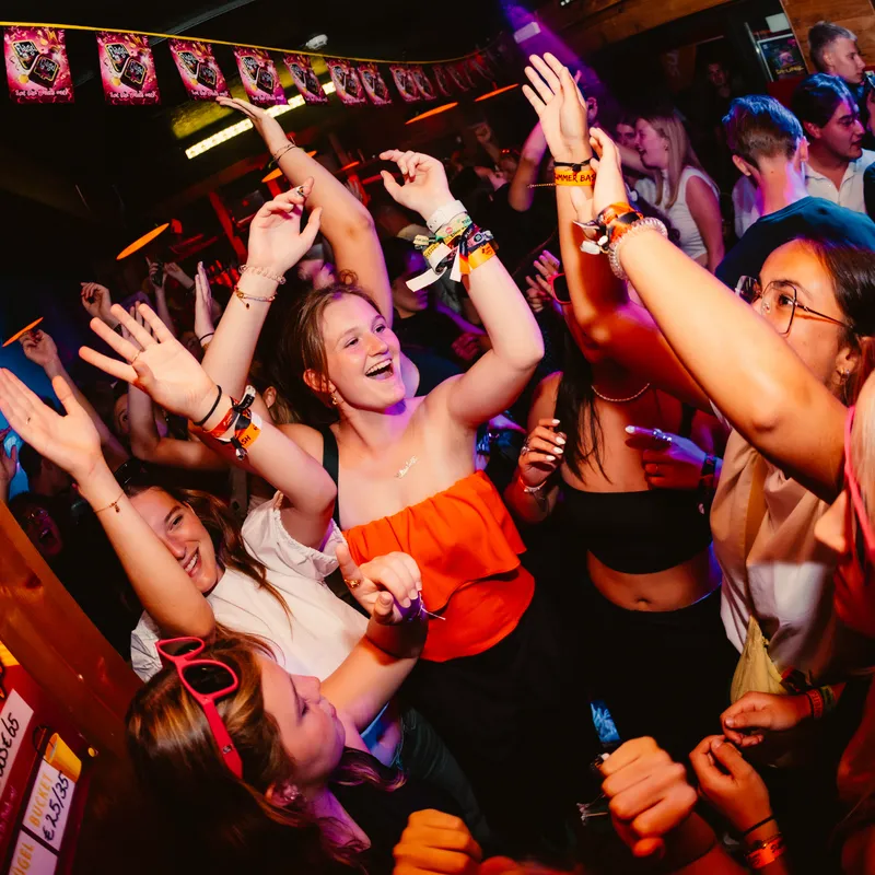 summer bash - albufeira - uitgaan - feestvakantie