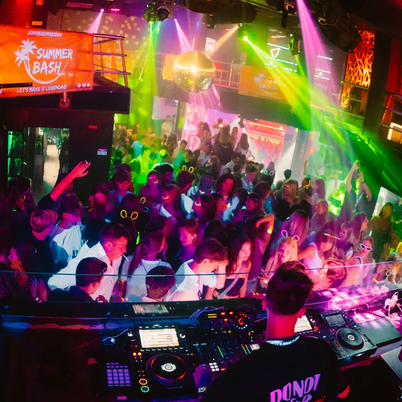 summer bash - albufeira - uitgaan - feestvakantie