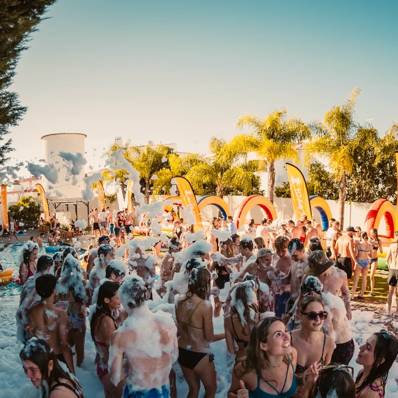 LEGENDARY POOLPARTY @CLUB HEAVEN