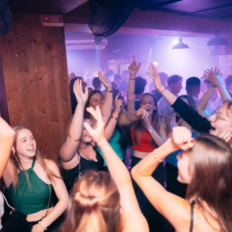Celebration - Feestcafe - Open Bar - Albufeira - Summer Bash Jongerenreizen