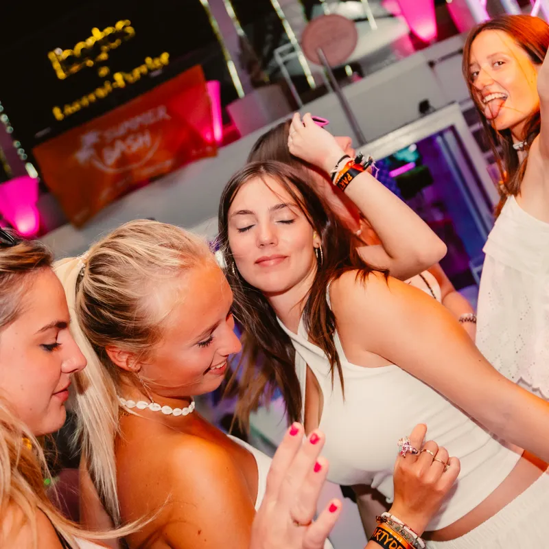 white party - chersonissos - summer bash - jongerenreizen