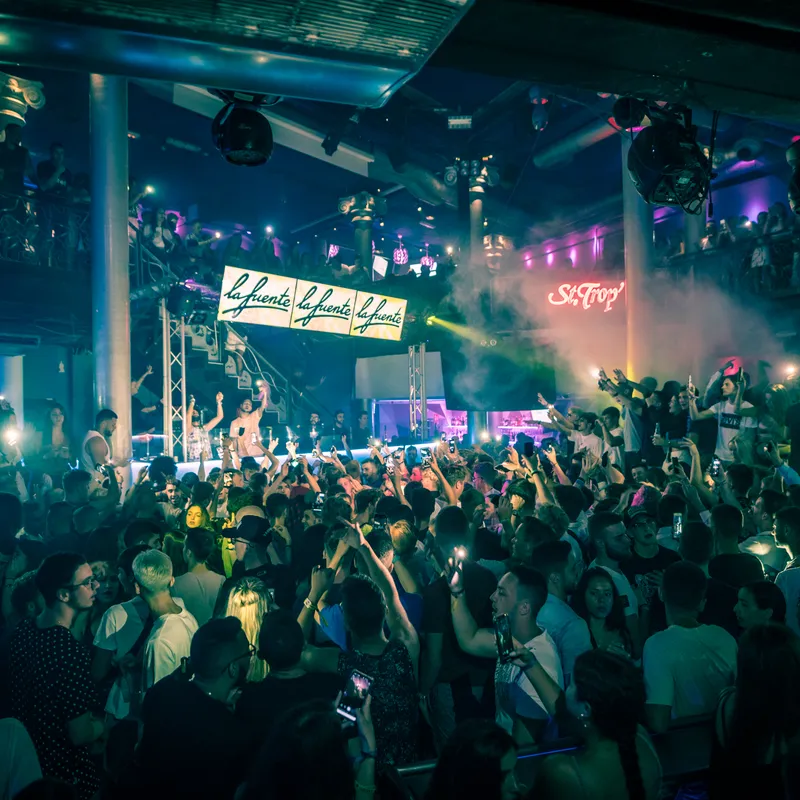 St. Trop - Uitgaan - Lloret de Mar - Examenreis - Summer Bash Jongerenreizen