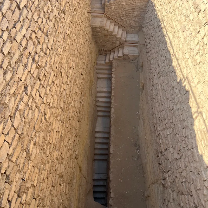 Summer_Bash_jongerenreizen___rondreis_Egypte___Saqqara_6-f2d1bbf9-8368-4a2f-aa73-92c6cc8a0dff