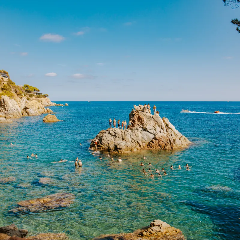 cliffjump-lloretdemar-activiteit-spanje-uitstap-view