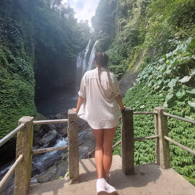 excursie - banyumala watervallen - bali - jeugd - buitenland