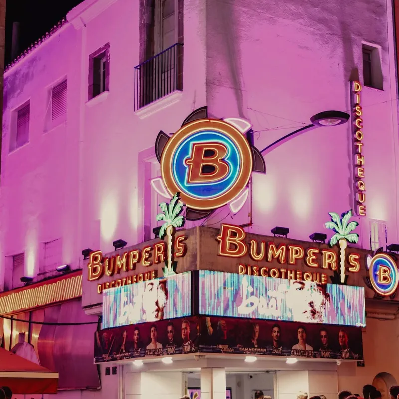 Bumpers - Uitgaan - Lloret de Mar - Examenreis - Summer Bash Jongerenreizen