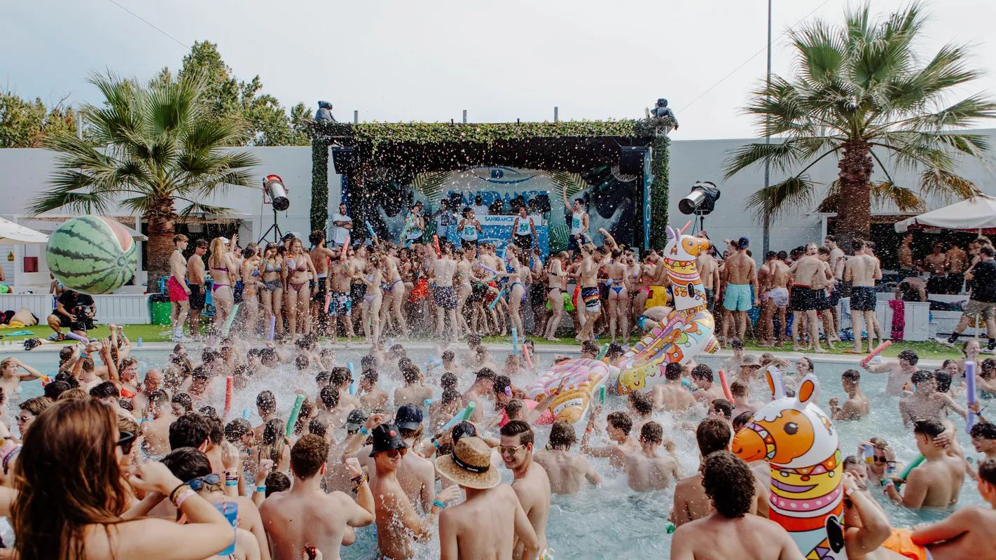 EXCURSIE - EVENT - PAKKET - FULL SUMMER EXPERIENCE PACKAGE - CALELLA - COSTA BRAVA - SUMMER BASH JONGERENREIZEN - JONGEREN VAKANTIE