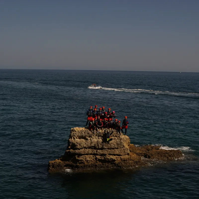 excursie-cliffjump-albufeira-tieners-kamp