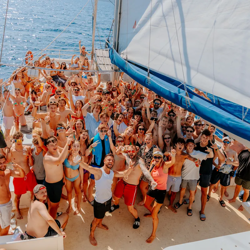 lloretdemar-catamaran-partyboat-activiteit-uitstap-spanje