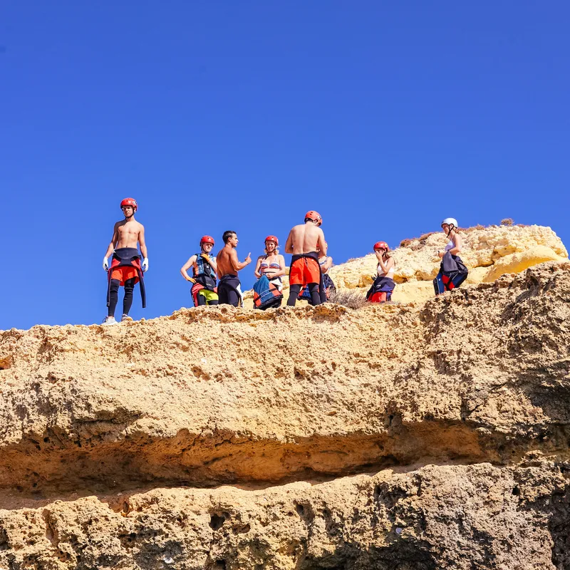 excursie-cliffjump-albufeira-jeugd-reis